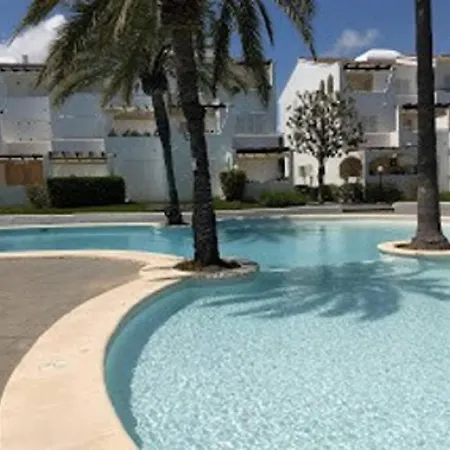 2 Bedroom, Sea Front Complex W Pool And Private Garden *