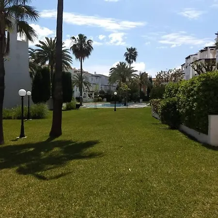 דירה 2 Bedroom, Sea Front Complex W Pool And Private Garden