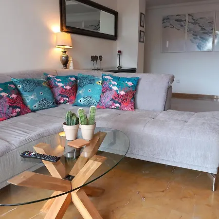 2 Bedroom, Sea Front Complex W Pool And Private Garden דירה Jávea