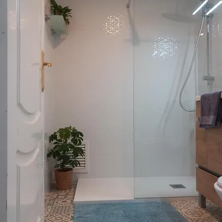 דירה 2 Bedroom, Sea Front Complex W Pool And Private Garden *