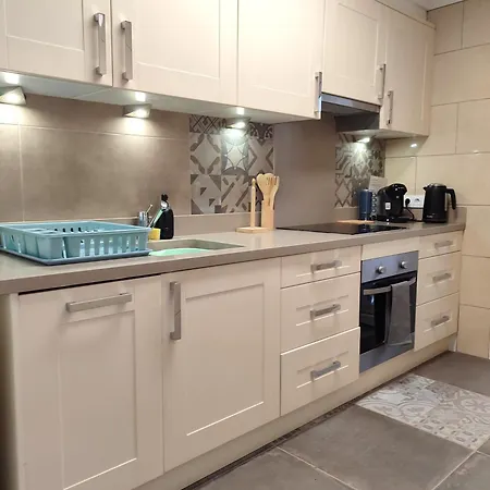 2 Bedroom, Sea Front Complex W Pool And Private Garden *