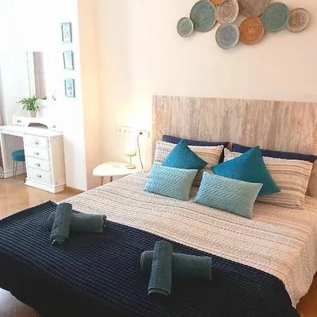 2 Bedroom, Sea Front Complex W Pool And Private Garden